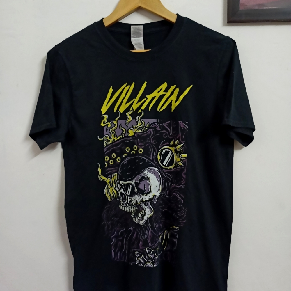 GILDAN VILLAN SKULL GRAPHIC VINTAGE TSHIRT FOR MEN'S AND WOMEN'S - Picture 1 of 5
